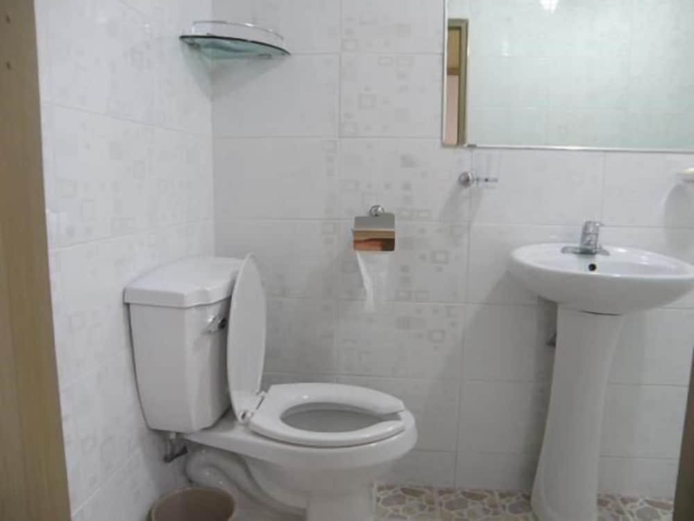 New Busan Jang Motel - Bathroom