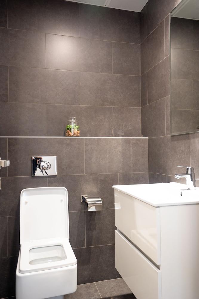 Nasma Luxury Stays - AYA Building - Bathroom