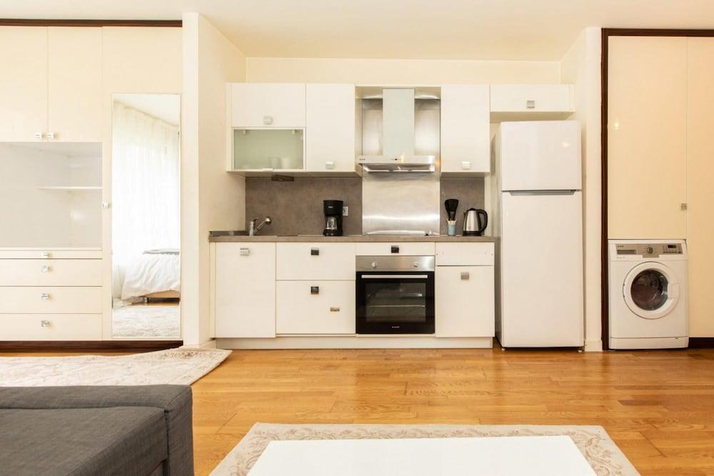 Central Studio Flat With Shared Pool in Sisli - Room