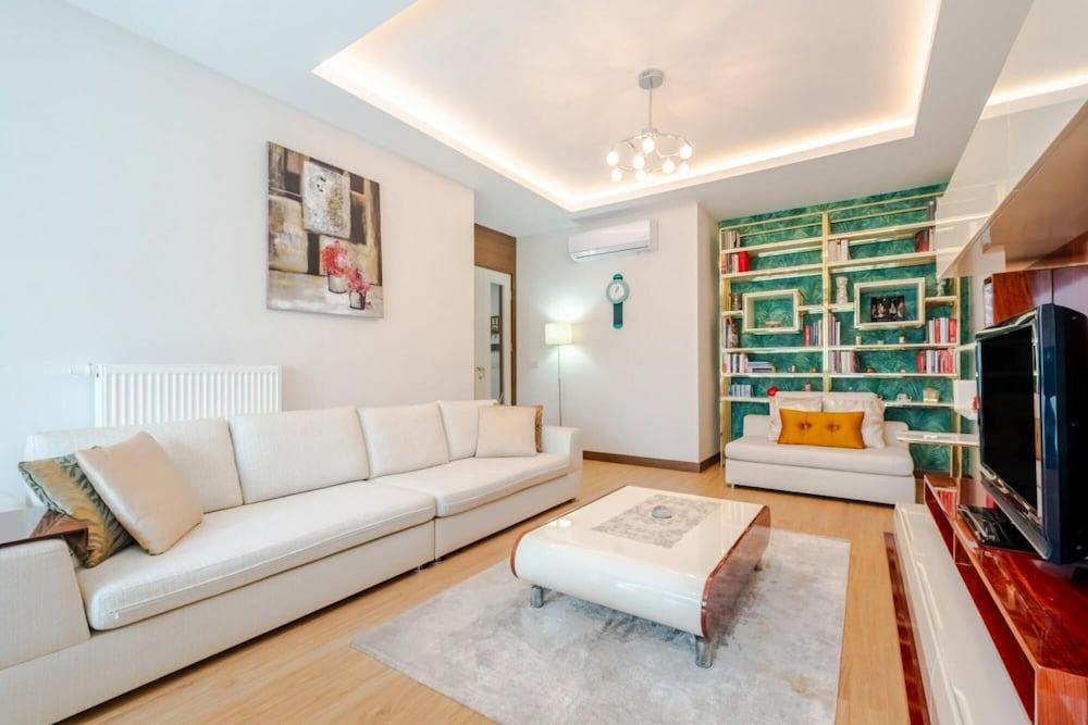 Elegant Flat With Balcony in Kartal - Featured Image