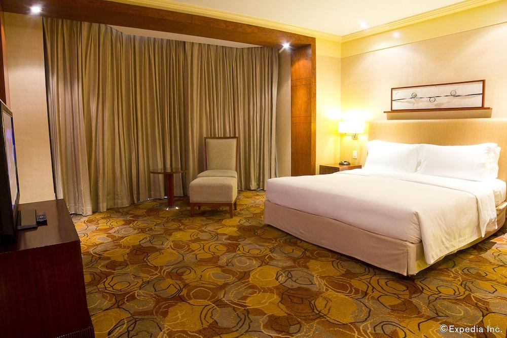 New Coast Hotel Manila - Room