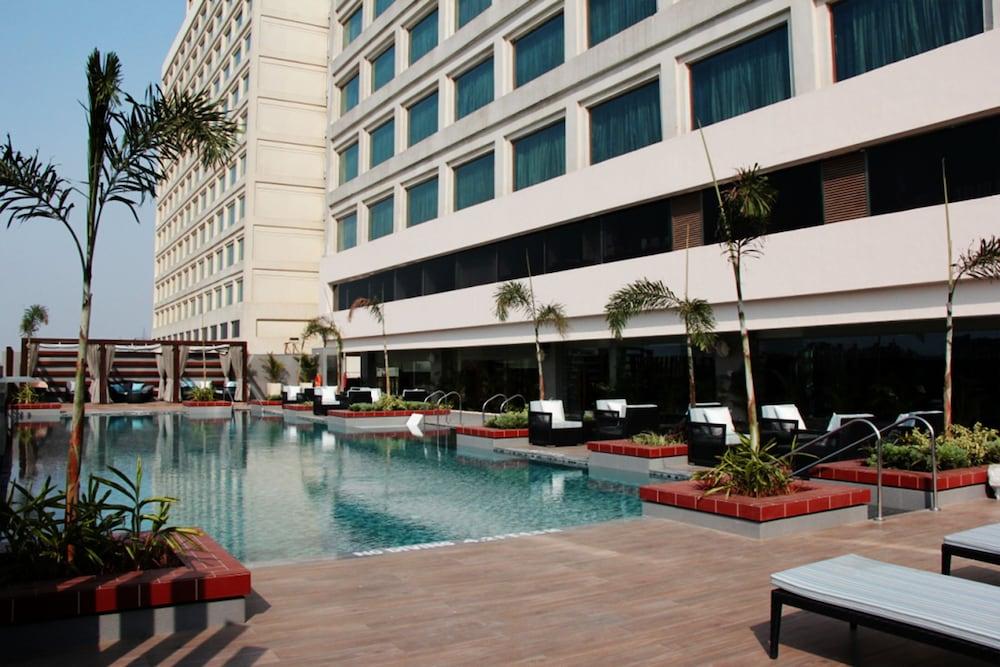 Crowne Plaza New Delhi Mayur Vihar Noida, an IHG Hotel - Pool