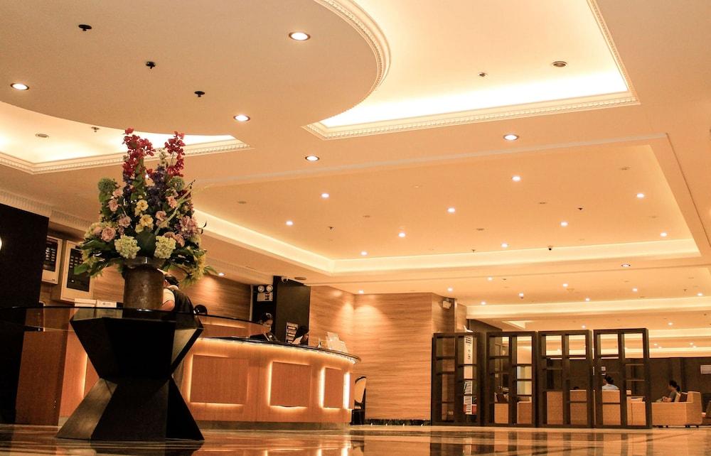 Executive Hotel - Lobby