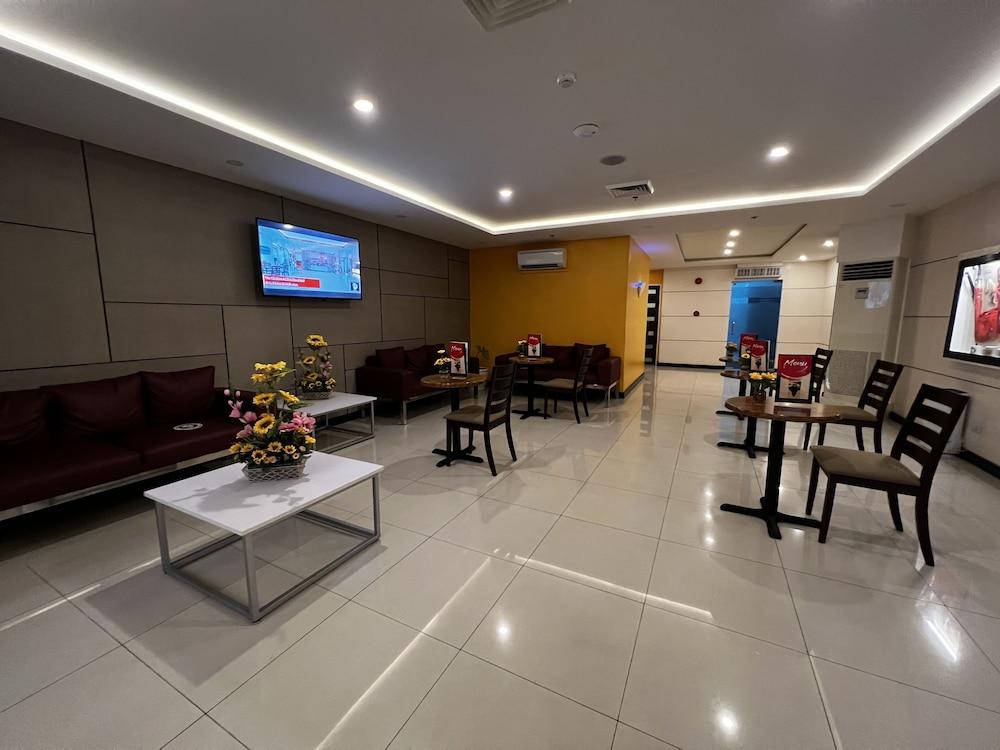 Hotel Sogo Malate - Lobby Sitting Area