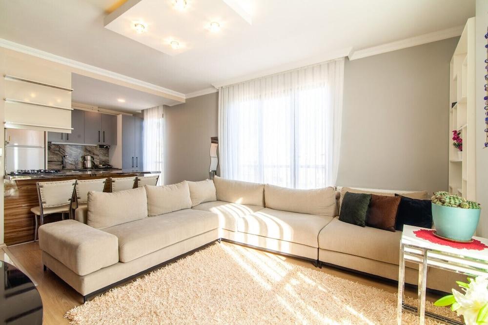 Central Flat in Atasehir With Terrace and Balcony - Room