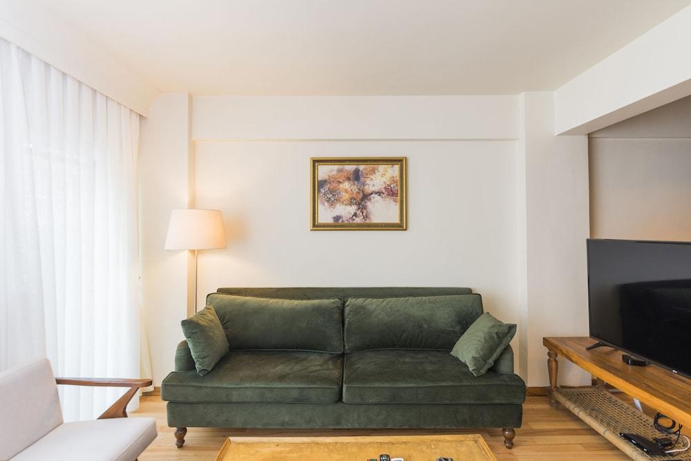 Spotless Flat in Central - Featured Image