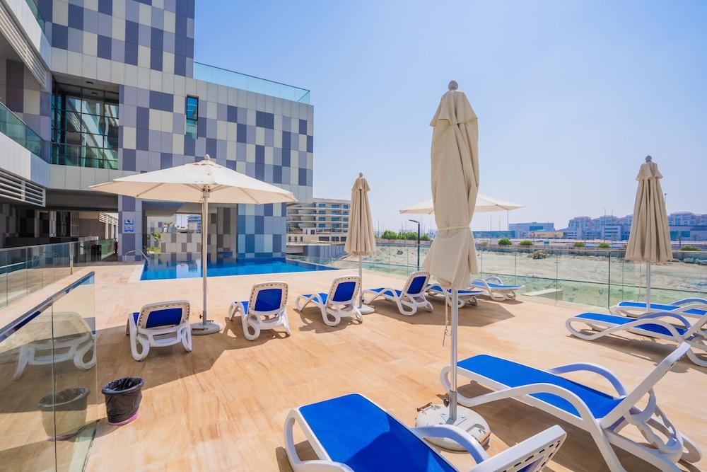 Nasma Luxury Stays - Al Raha Lofts 2 - Outdoor Pool