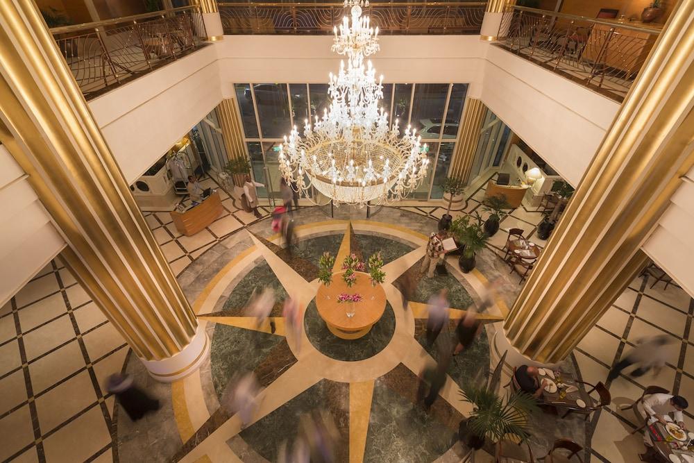 Corniche Hotel Abu Dhabi - Lobby