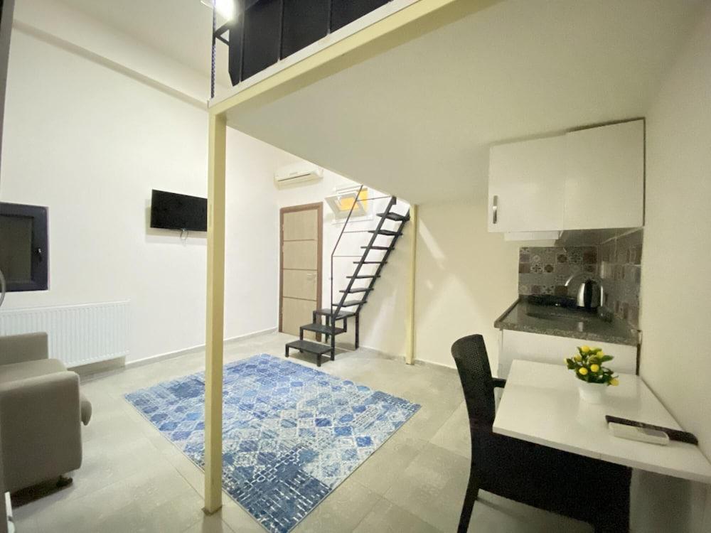 Central and Cozy Studio Flat Near Istiklal Street - Room