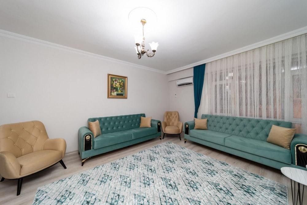 Pleasant Flat With Balcony in Kaleici - Room
