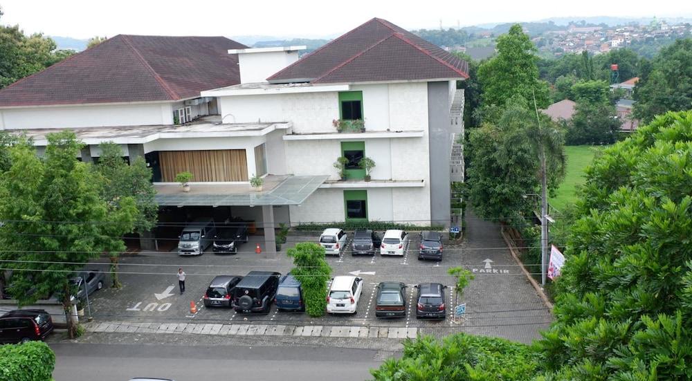 Hotel Grasia Semarang - Exterior
