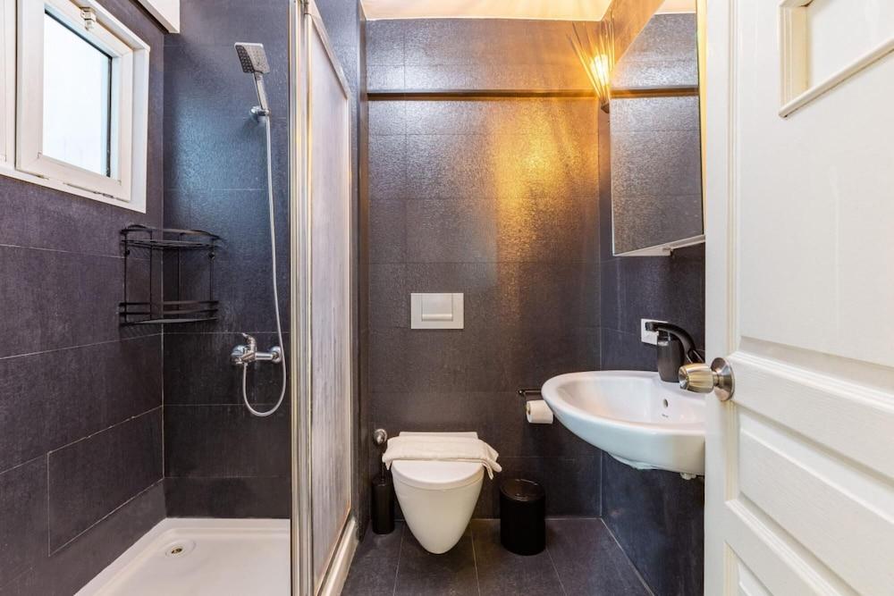 Central and Chic Flat on Rumeli Street Nisantasi - Room