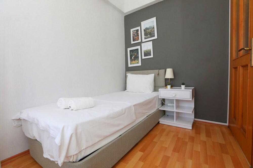Stylish and Convenient Apartment in Sisli - Room