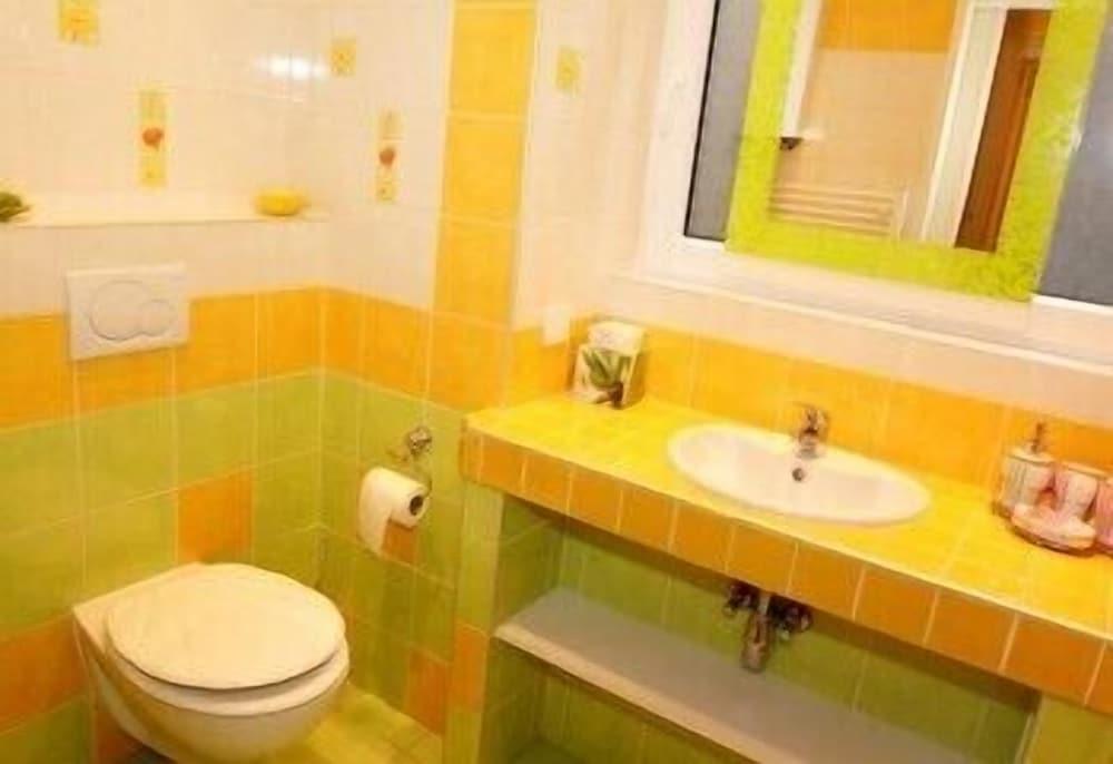فيينا جاردن - Bathroom Sink