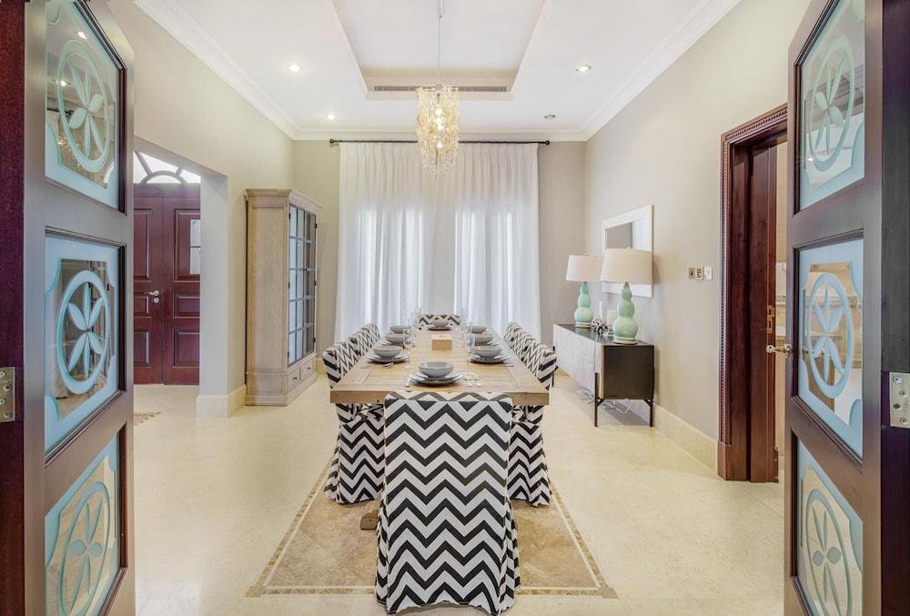 Palm Jumeirah Beach Front XL Villa w Prvt Pool - Room