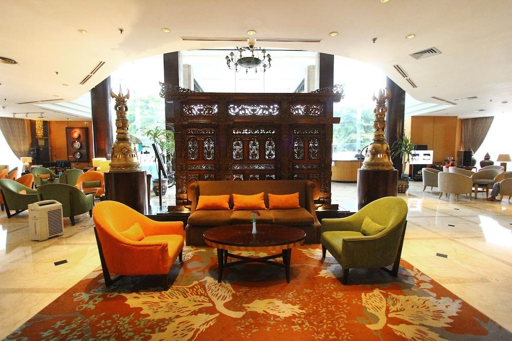 Hotel Ciputra Semarang managed by Swiss-Belhotel International - Lobby