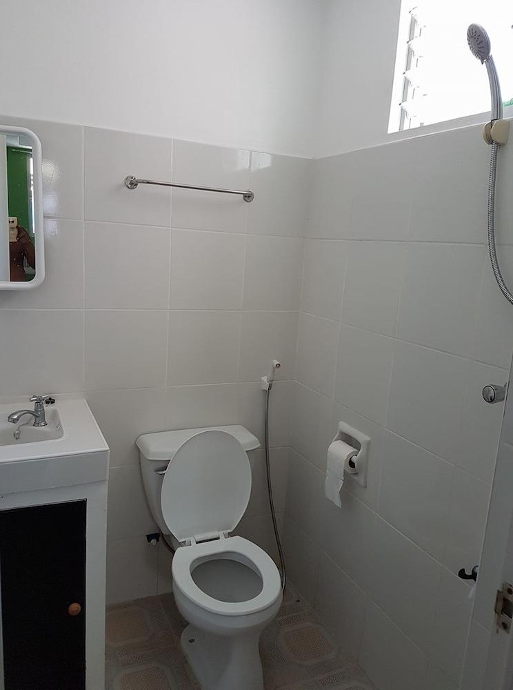 Ilicitos Resort Boracay - Bathroom