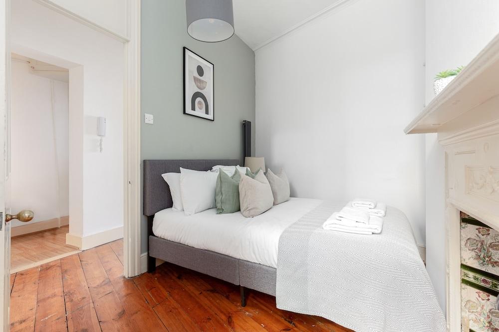 The Goldhawk Road apartments - Room