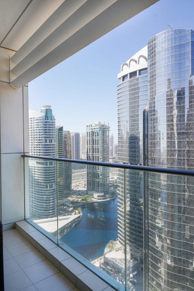 Bright and Stylish 1BR in JLT - Room