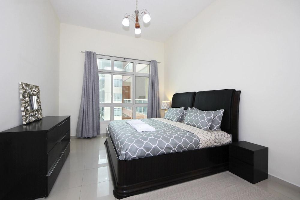 1 Bedroom Apartment in La Vista 3 - Room