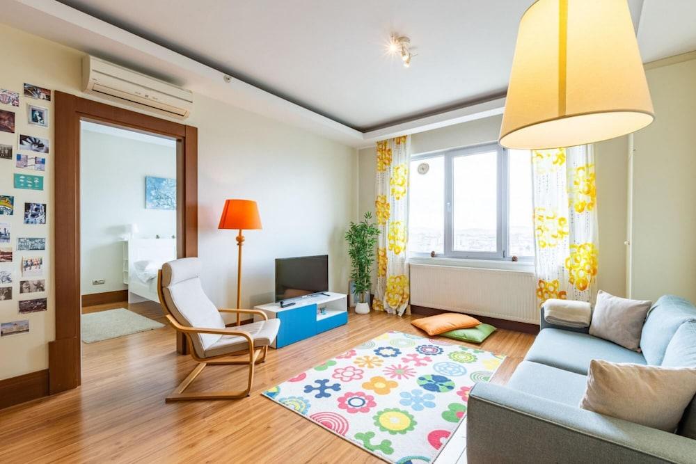 Vibrant Residance Flat With City View in Umraniye - Featured Image