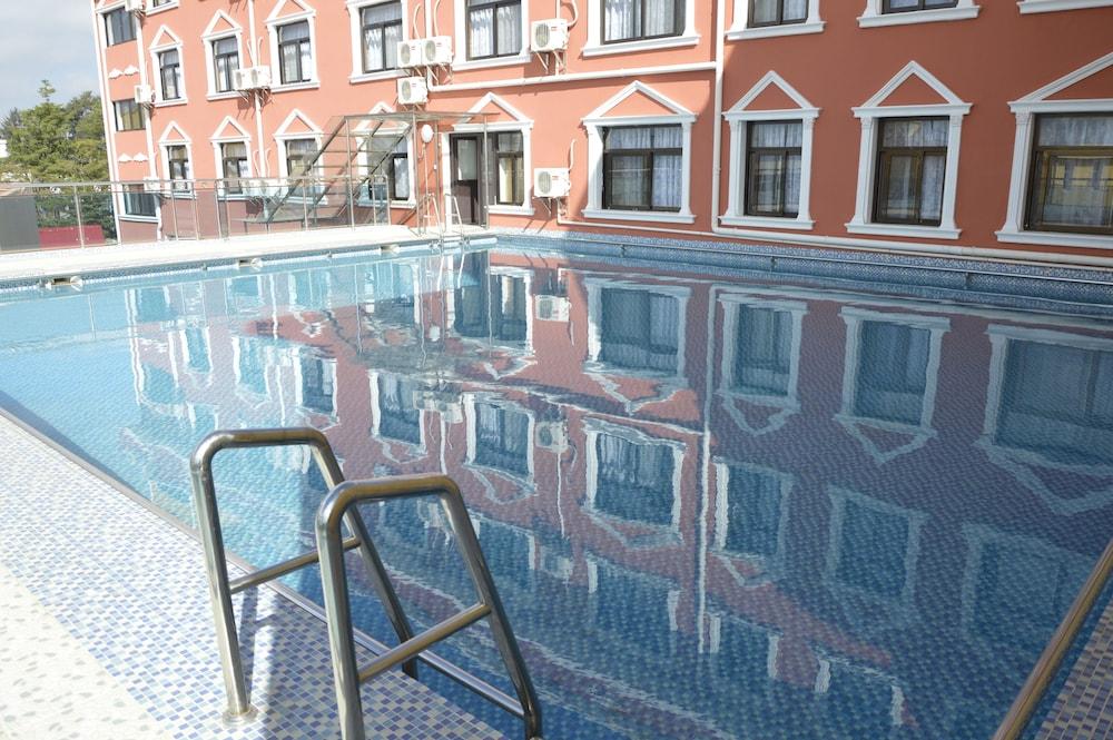 Asia and Africa Hotel - Outdoor Pool