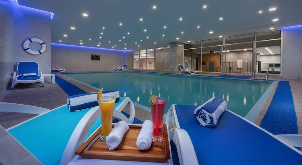 Nivel Hotel - Indoor Pool