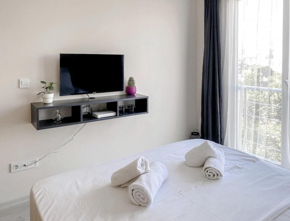 Cozy and Modern Studio With City View in Atasehir - Room