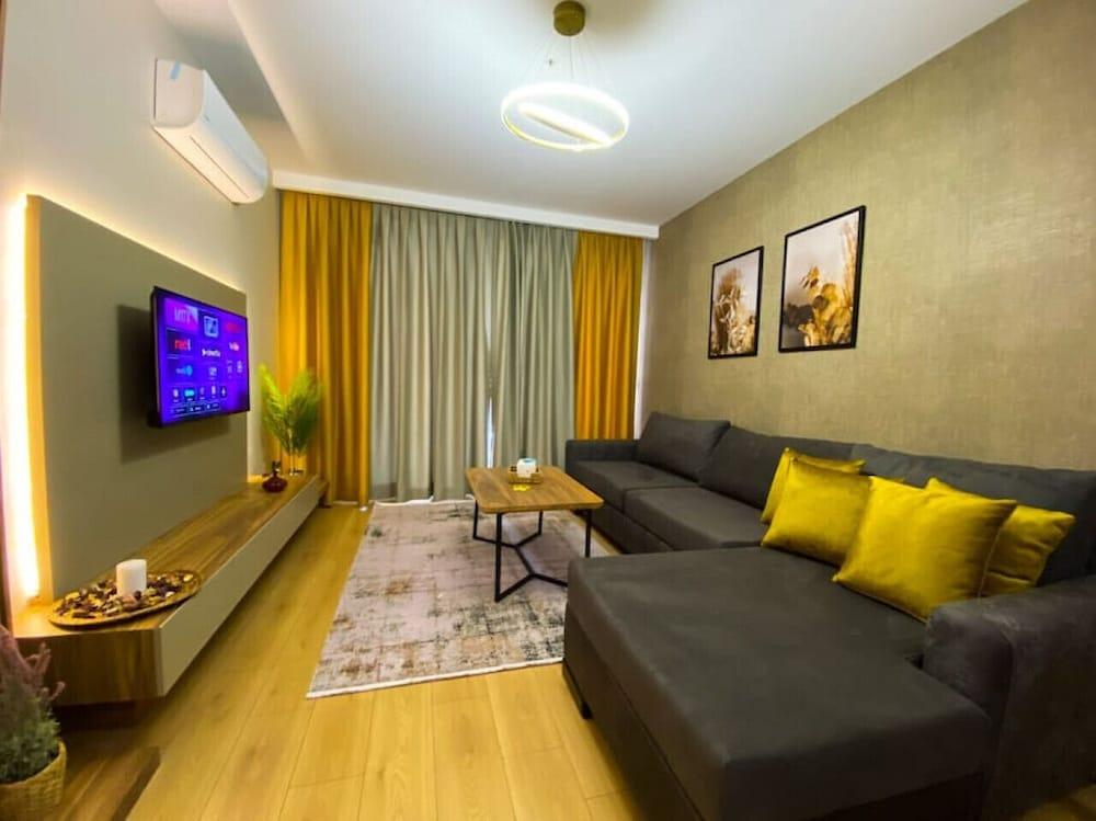 Exclusive1 1apartment With Terrace - Core Living - Room