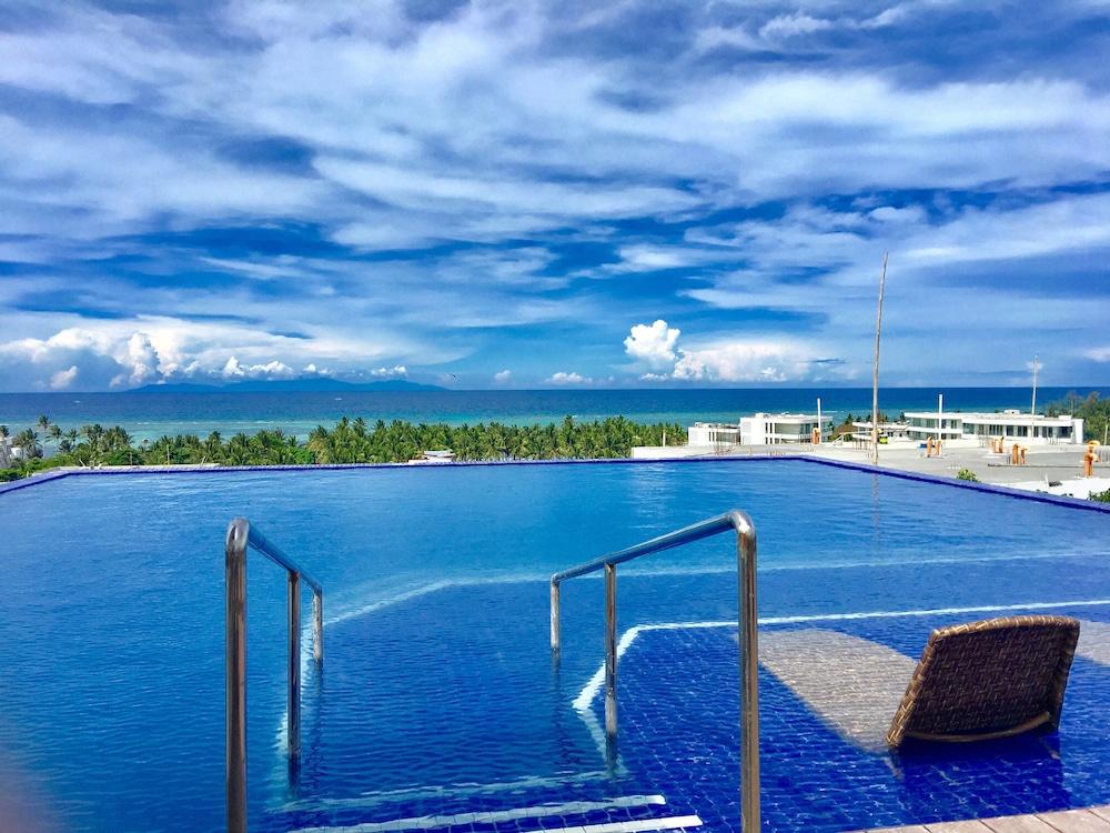 Altabriza Resort Boracay - Infinity Pool