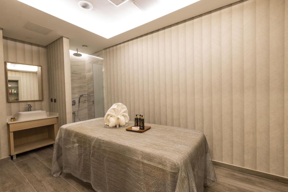 Radisson Hotel Istanbul Harbiye - Massage