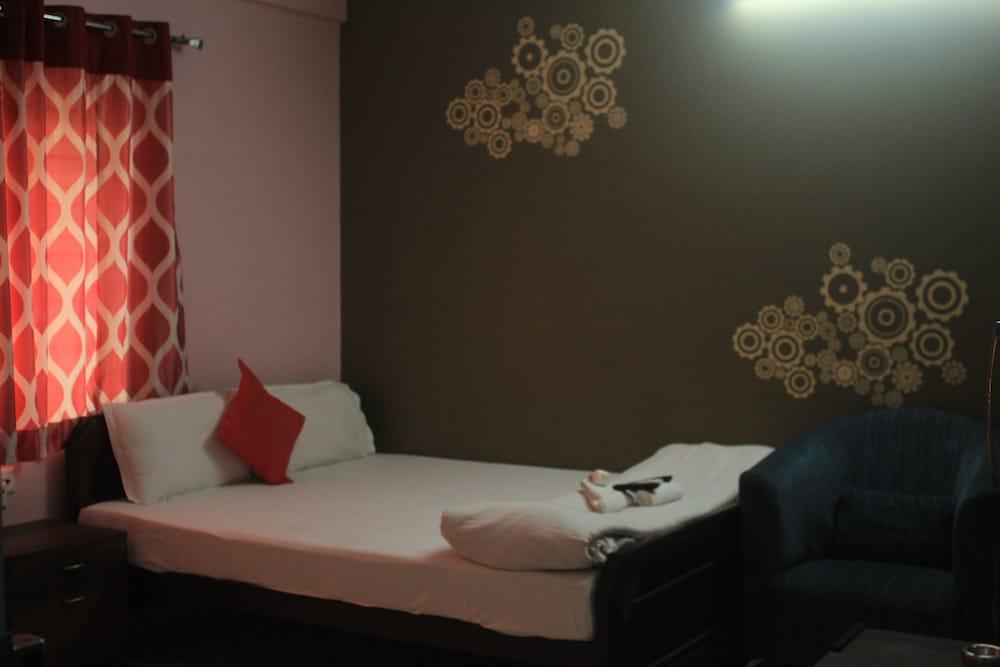 Hotel Coco Inn - Room
