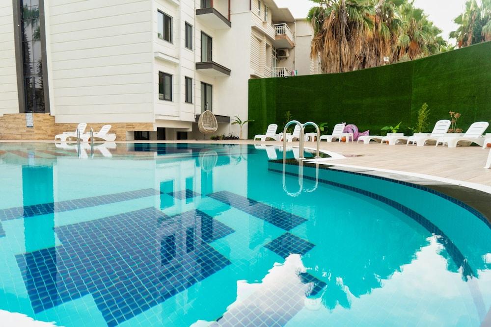 Optimum Luxury Hotel & Spa - Indoor/Outdoor Pool