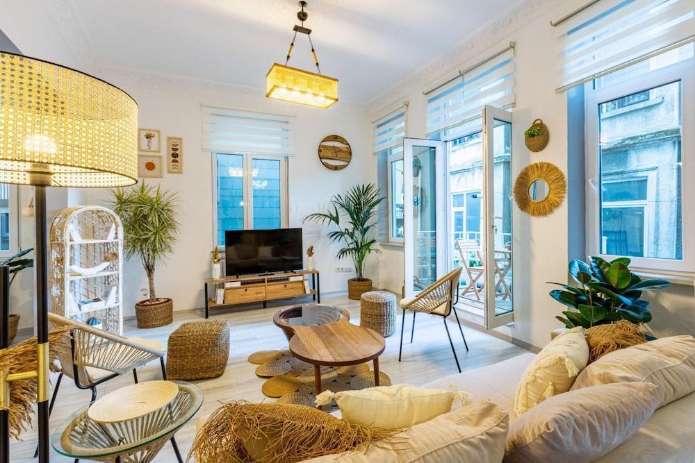 Exceptional Flat Near Metro and Galata - Featured Image