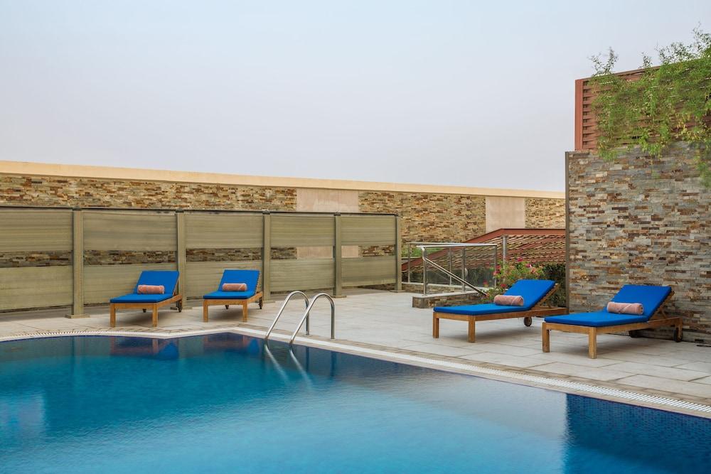 Holiday Inn Jeddah Gateway, an IHG Hotel - Pool