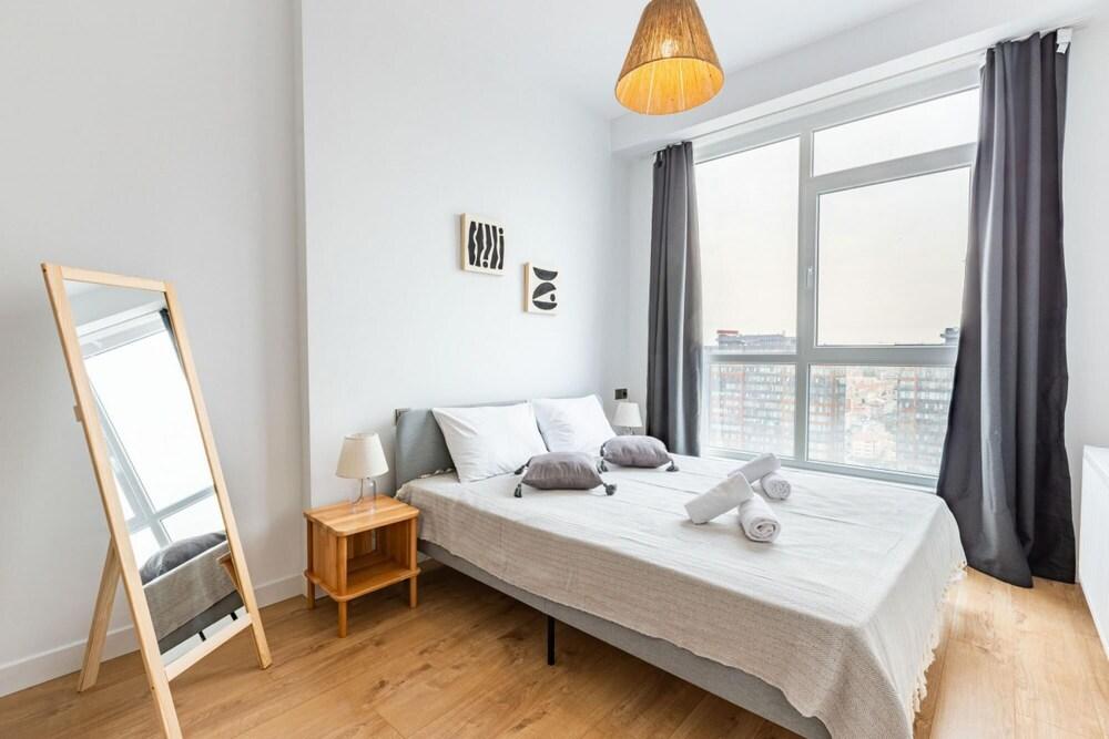 Modern Flat With Fantastic City View in Kadikoy - Room