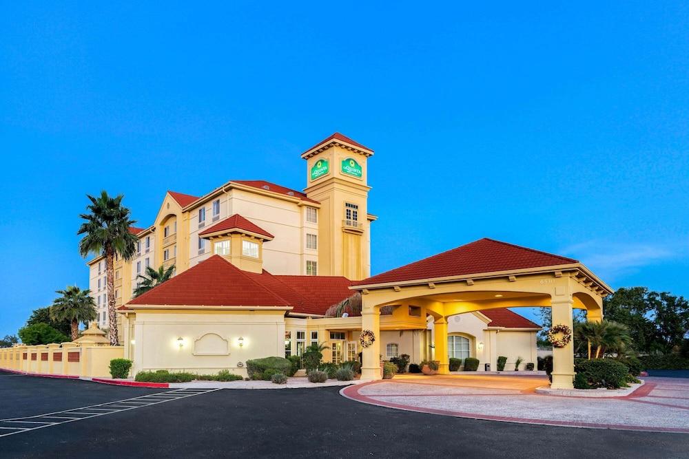 La Quinta Inn & Suites by Wyndham Mesa Superstition Springs - Featured Image