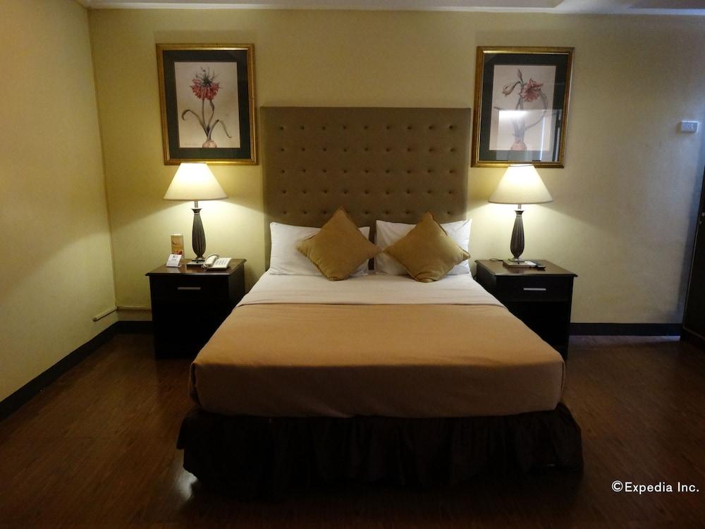 Silver Oaks Suite Hotel - Room