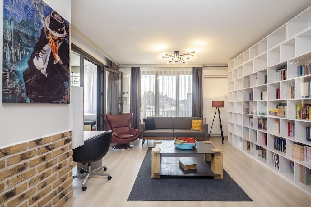 Business-friendly and Central Flat in Kadikoy - Room