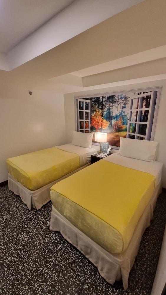One Cristina Suites - Room