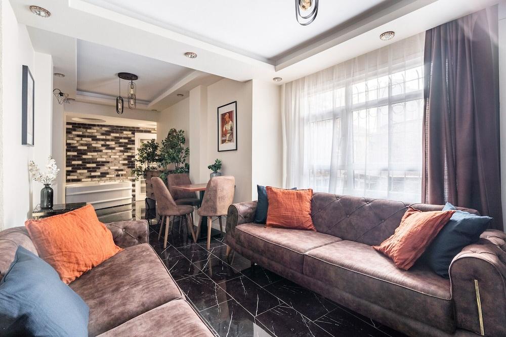 Refreshing Duplex Flat With Jacuzzi in Sisli - Featured Image