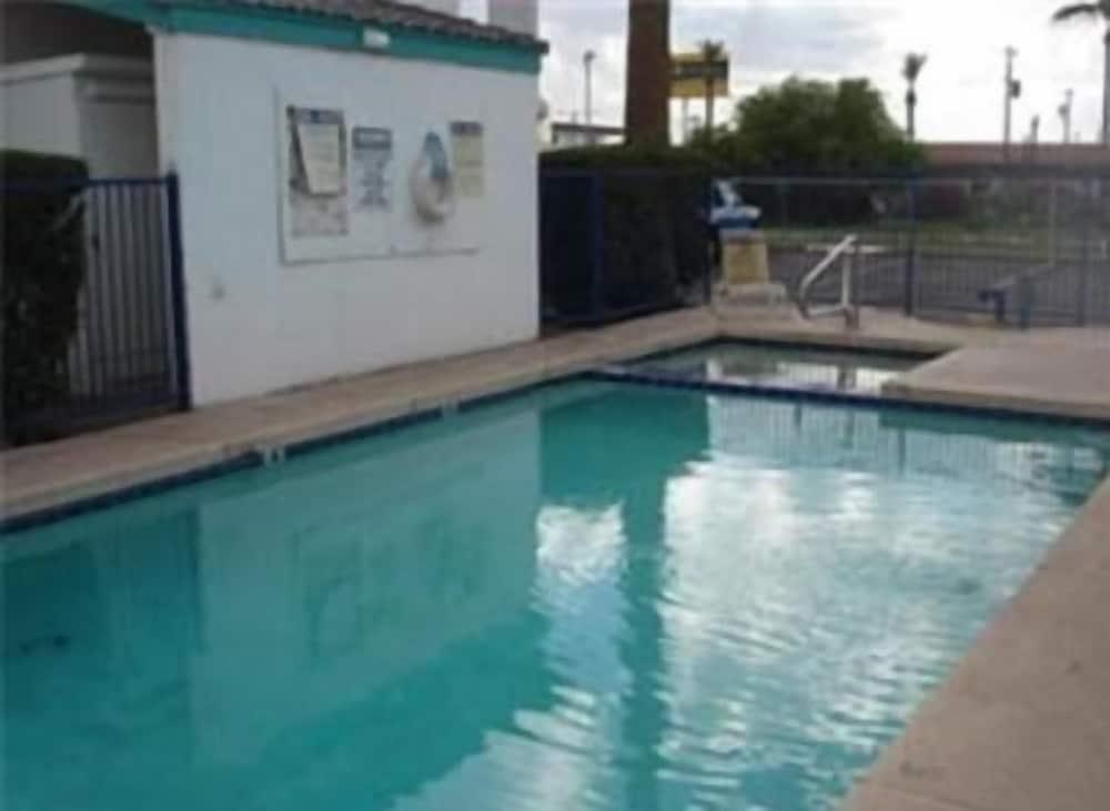 Colonade Motel - Pool