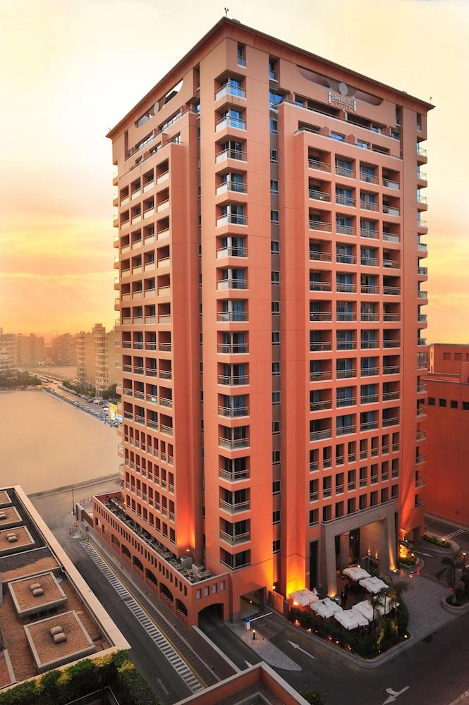 أجنحة ستاي بريدج سيتي ستارز القاهرة، أحد فنادق آي إتش جي - null