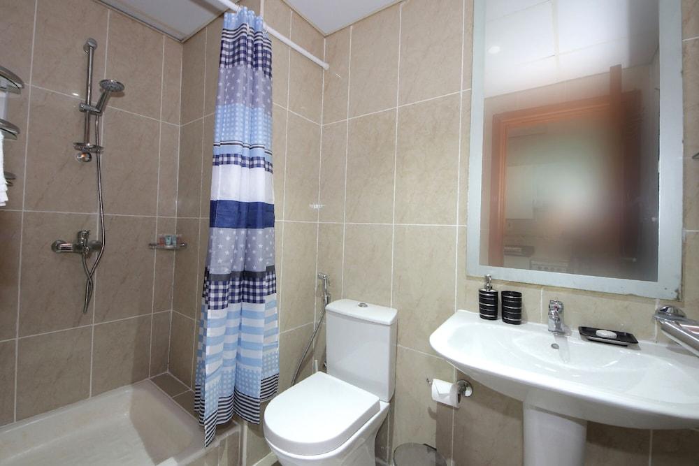 Studio Apartment in Palace Tower 2 - Bathroom