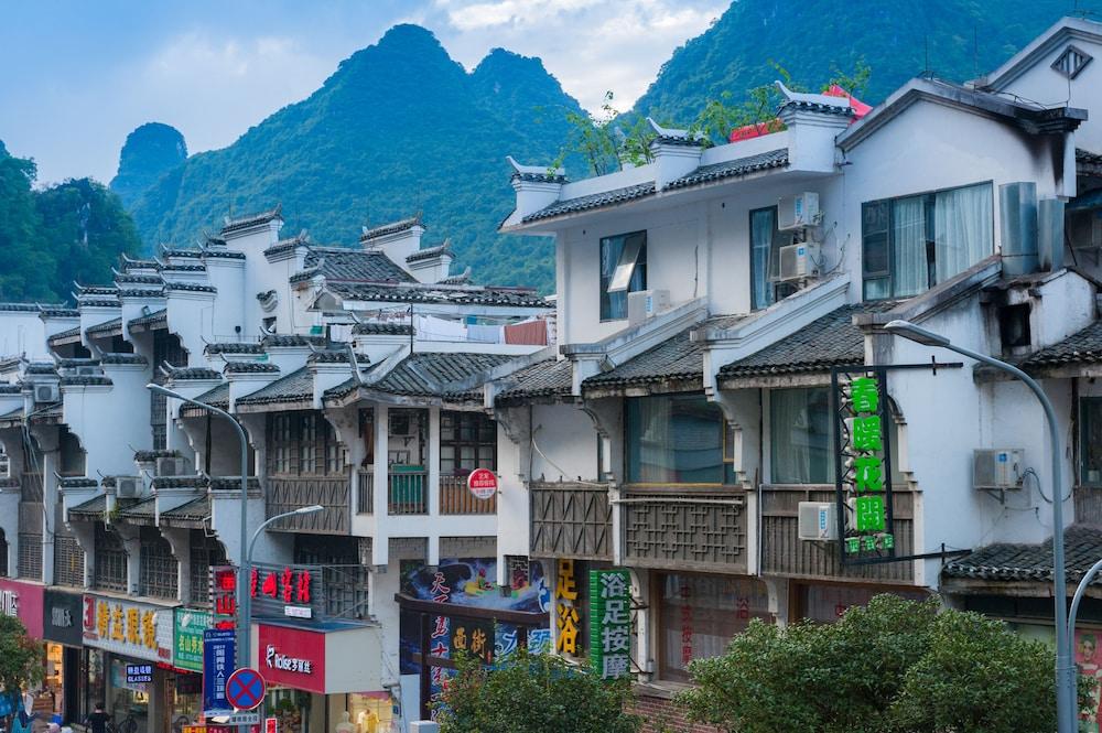 Spring Blossoms Inn Yangshuo West Street - Featured Image