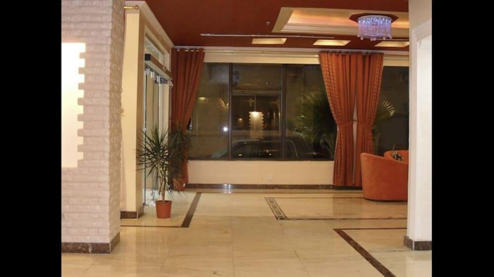 OYO 402 Jawhrat Asfari Hotel - Reception Hall