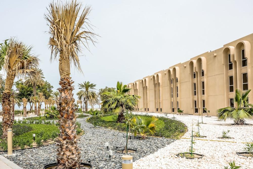 Dhafra Beach Hotel - Exterior