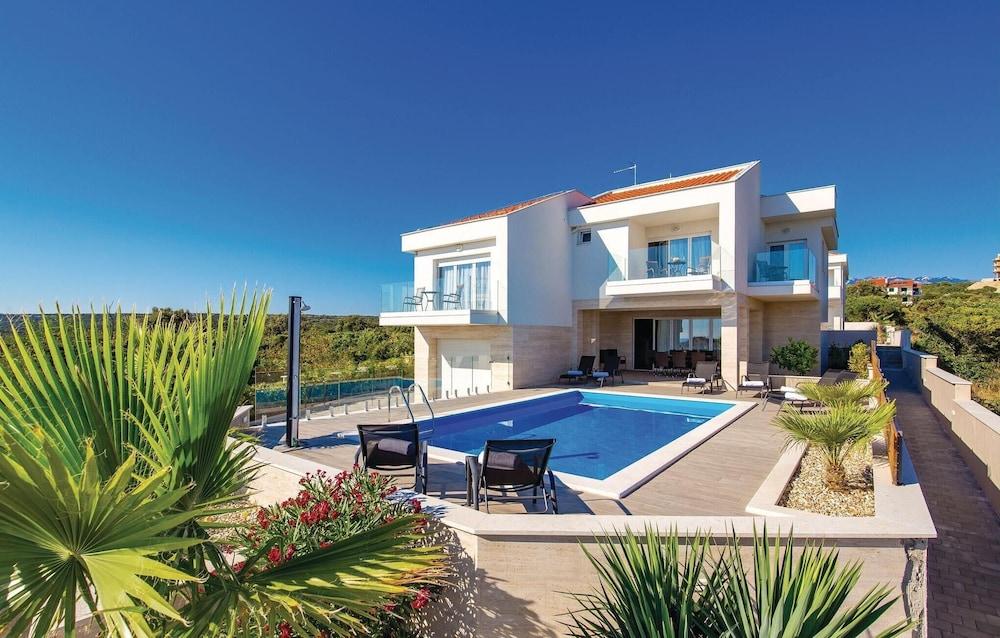 Amazing Home in Novalja With Wifi and 4 Bedrooms - null