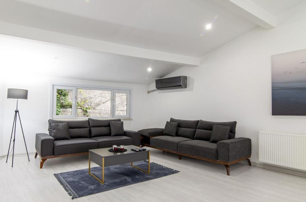 Sleek House With a Lovely Terrace in Besiktas - Room