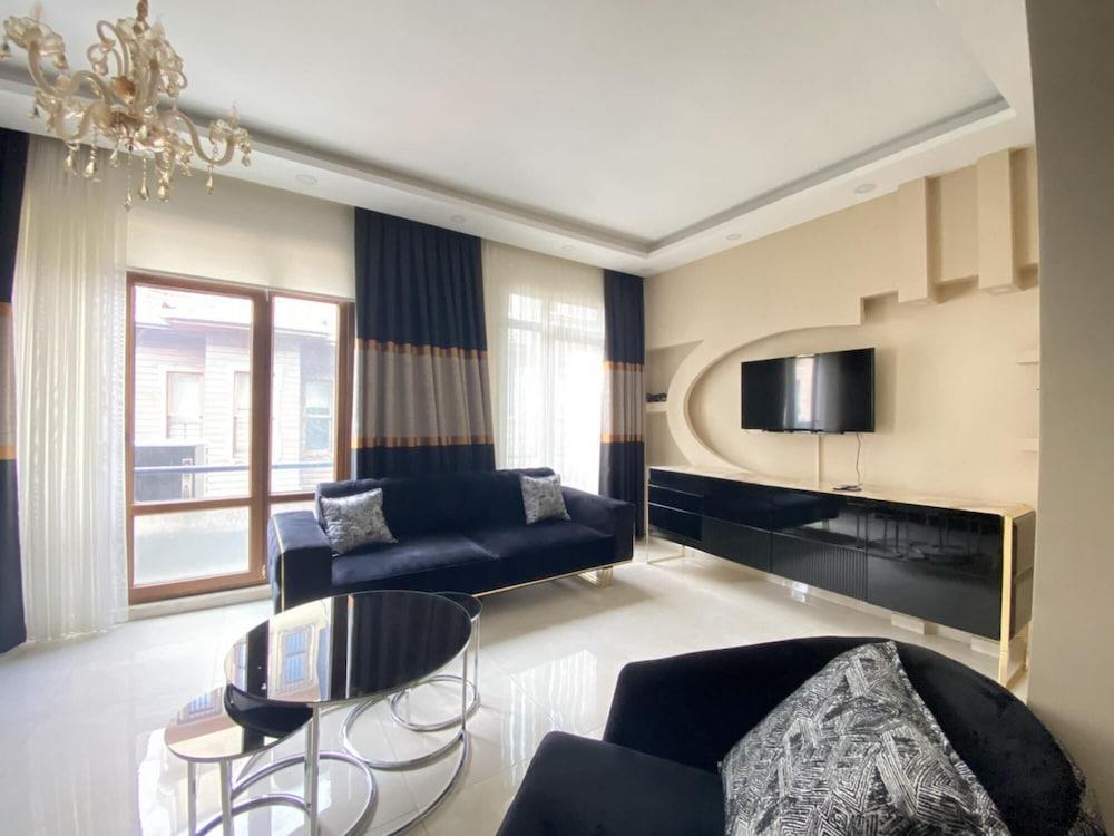 Missafir Central Flat With Balcony in Inonu Sisli - Featured Image